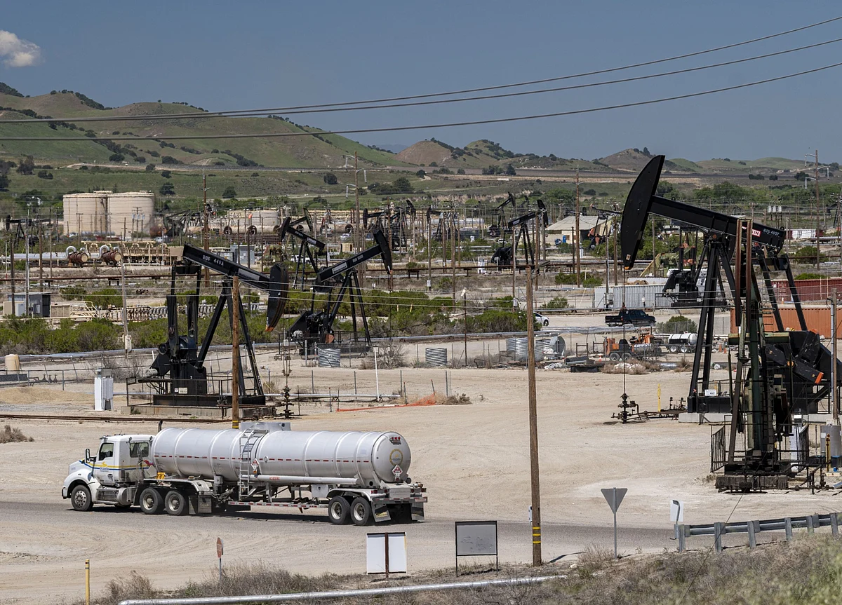 Oil and Dollars: Why the UAE Is Risking a Falling-Out With OPEC+