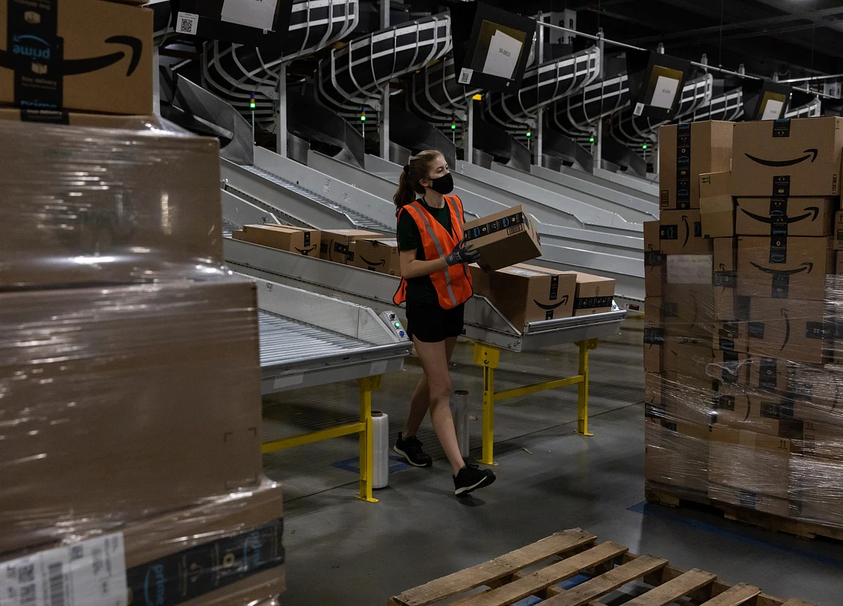 Amazon Lottery Offers Vaccinated Workers Cars, $500,000 Cash