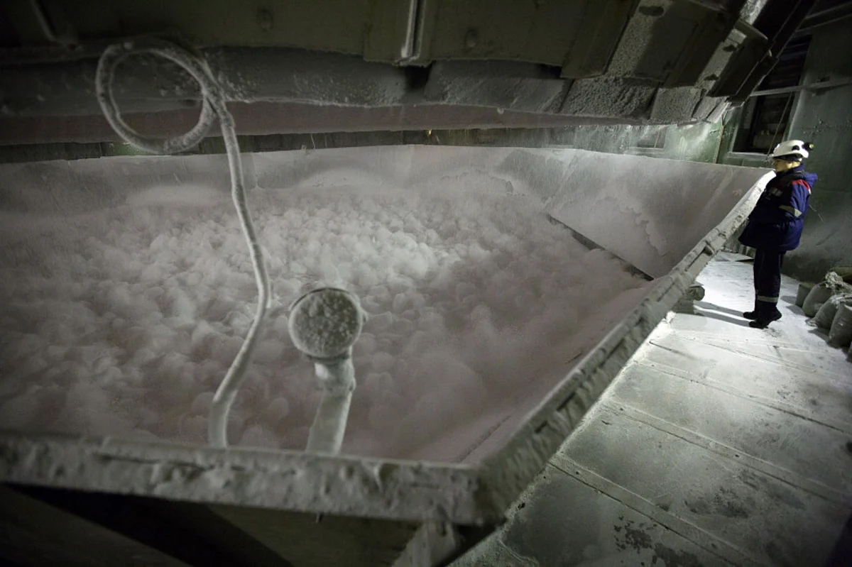 <div class="paragraphs"><p>A worker looks on as a steel tank containing carbamide is heated at a plant. (Photographer: Andrey Rudakov/Bloomberg)</p></div>