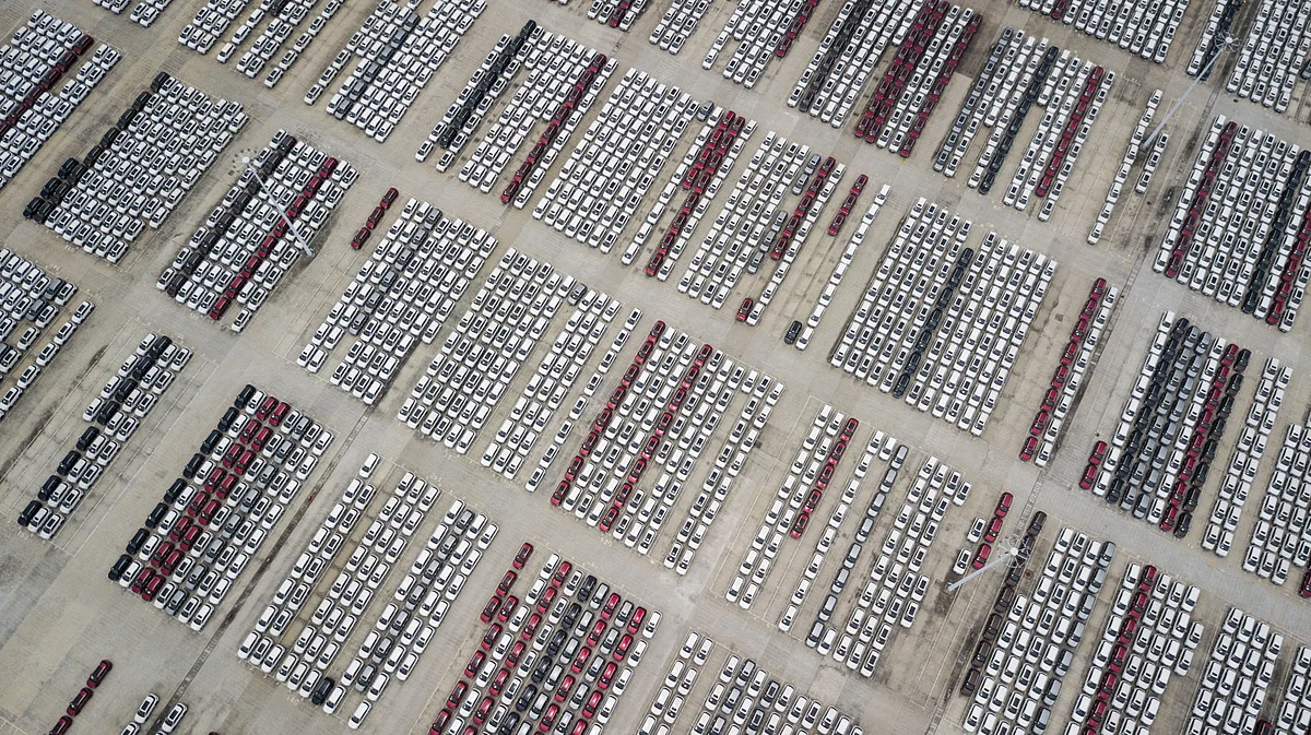 <div class="paragraphs"><p>Vehicles sit parked in the parking lot of the SAIC-GM-Wuling Automobile Co. Baojun Base plant in 2017. (Photographer: Qilai Shen/Bloomberg)</p></div>