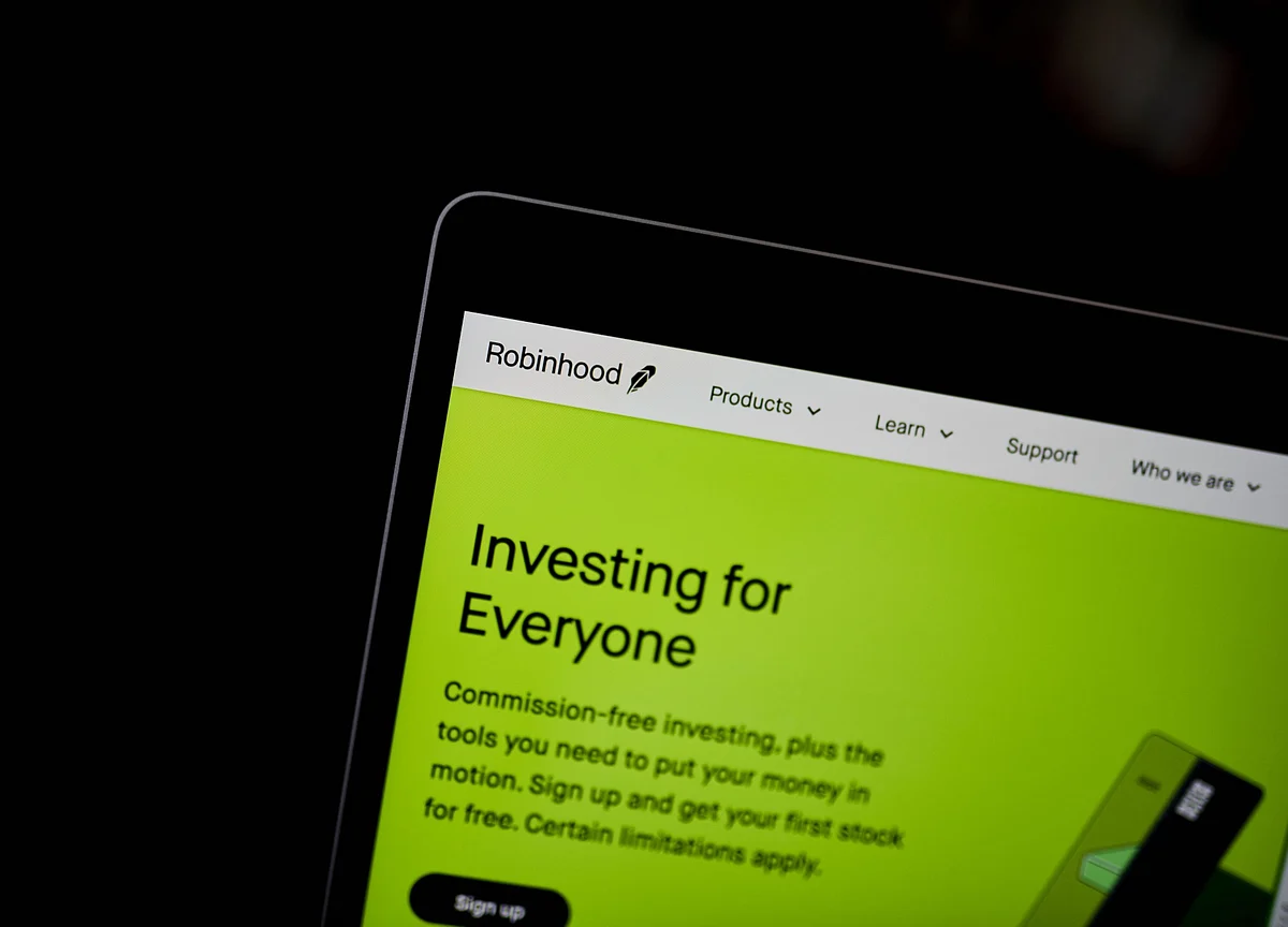 SEC Hints At Tough Online-Broker Rules On Game-Like Features