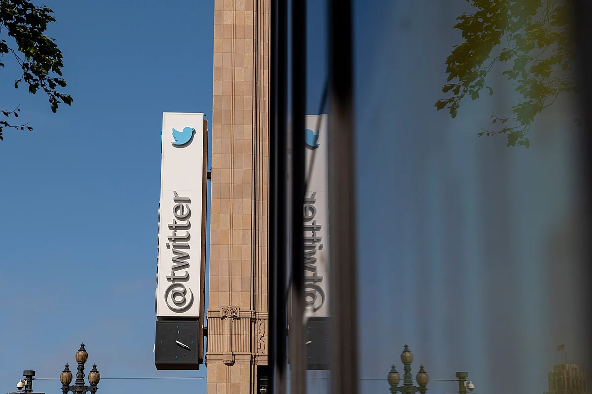 Musk’s Idea for Twitter Homeless Shelter Wins Bezos Support
