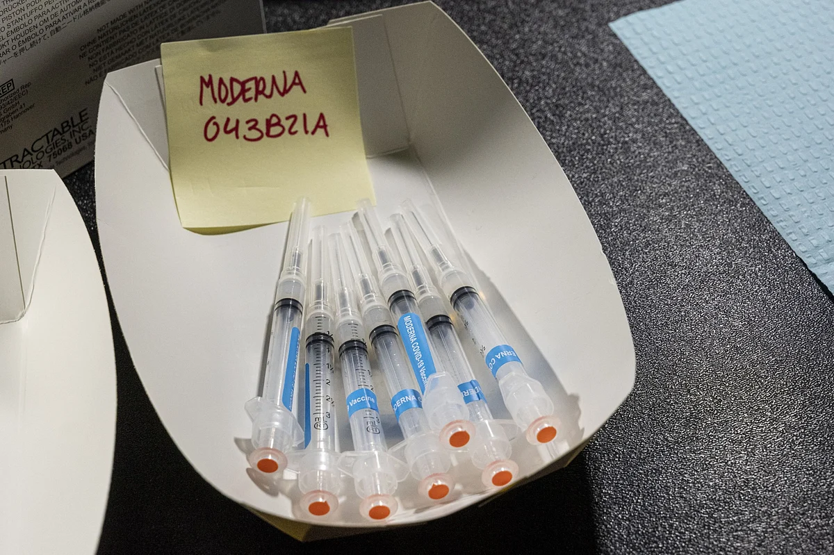 Moderna, BioNTech Rally Stalls While CDC Meeting Weighs Boosters