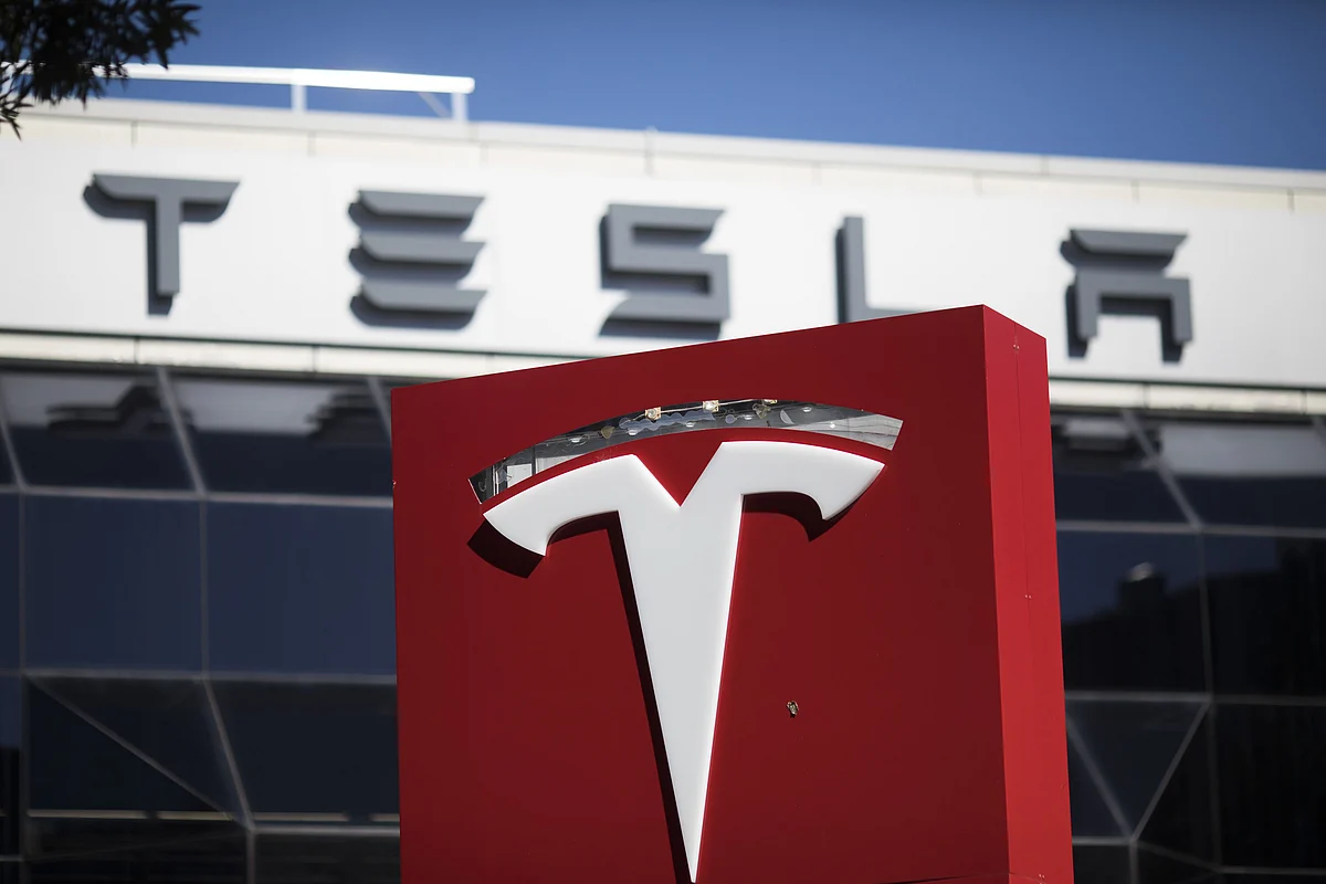 Investors Push Tesla to Reveal Diversity Data After Racism Lawsuit