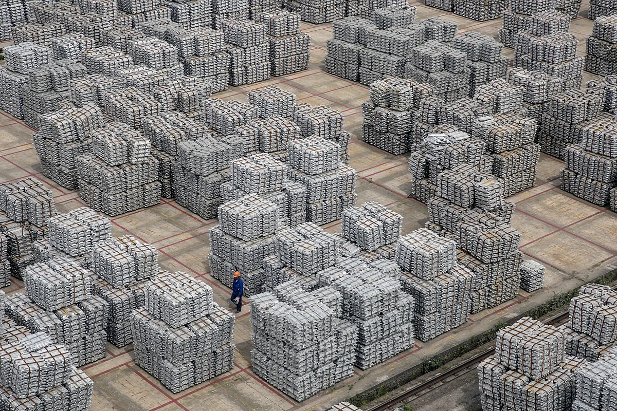 China to Sell 150,000 Tons of Metals From Reserves on Sept. 1