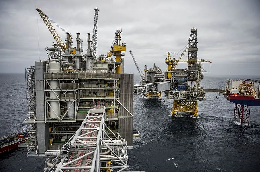 North Sea Benchmark Crude Prices Slump as Exports Set to Swell