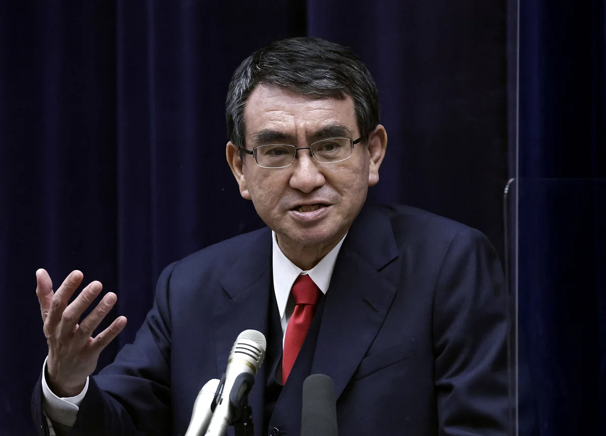 Japan’s Kono May Get Rival’s Backing in PM Race, Report Says