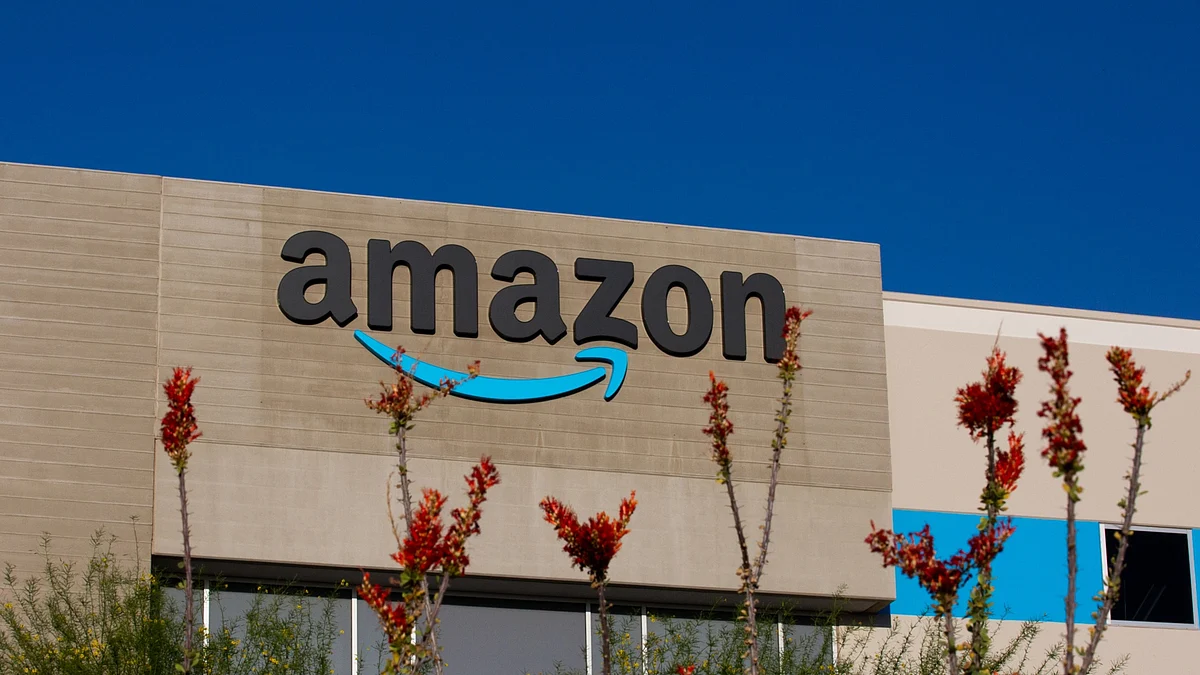 <div class="paragraphs"><p>An Amazon Hub facility in Mesa, Arizona, U.S. (Photographer: Courtney Pedroza/Bloomberg)</p></div>