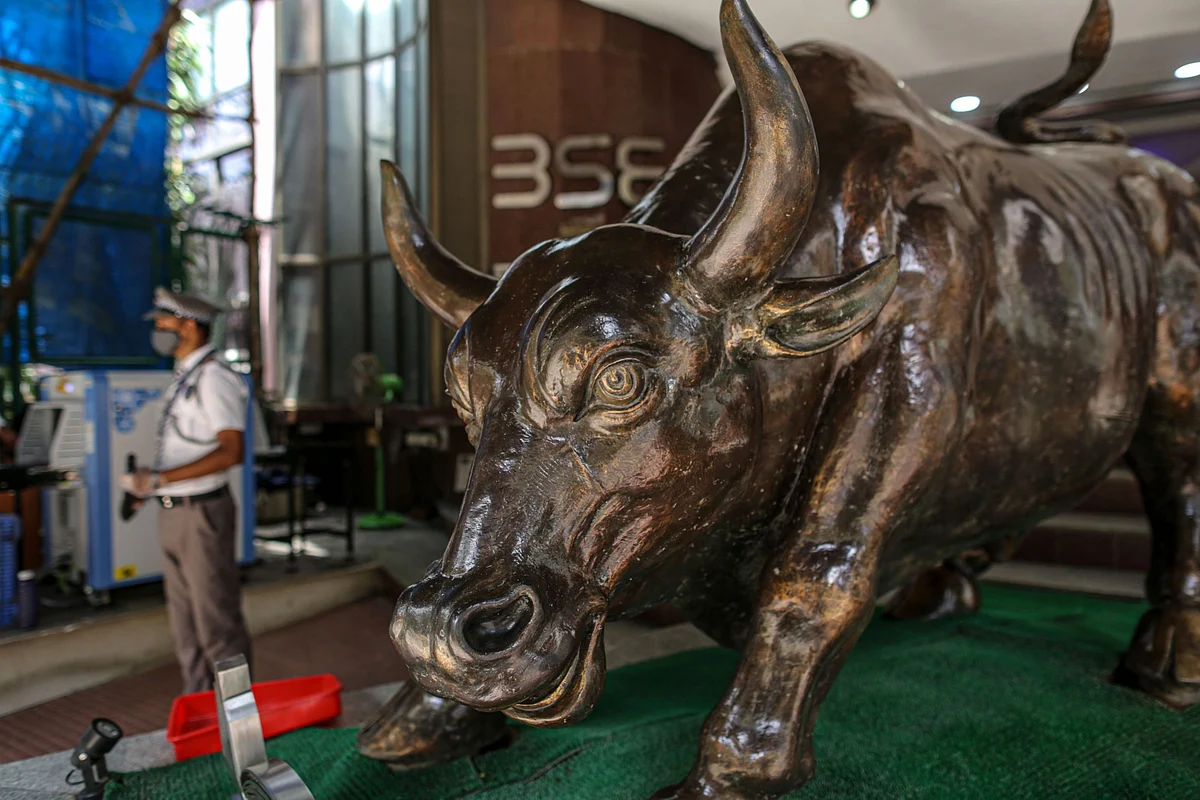Indian Stocks Outpacing World by Most Since 2018 Emboldens Bulls