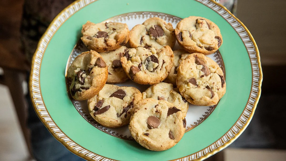 <div class="paragraphs"><p>Caramel Chocolate Chunk Cookies.</p></div>