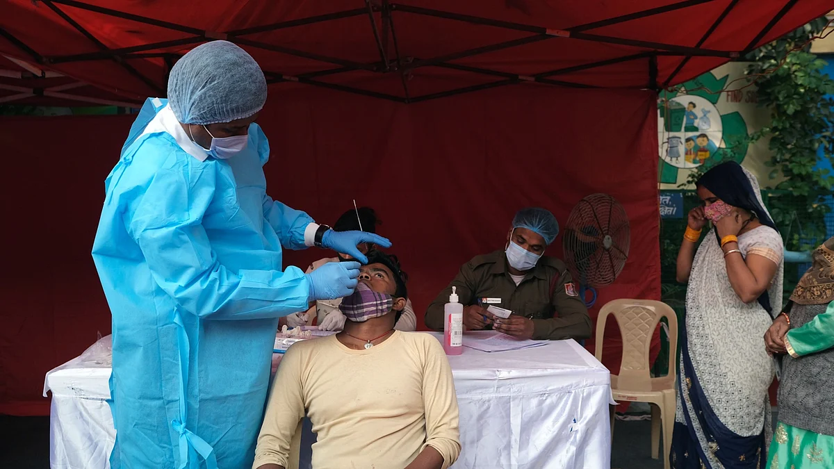 <div class="paragraphs"><p>A member of the public takes an RT-PCR test in New Delhi. (Photographer: T. Narayan/Bloomberg)</p></div>