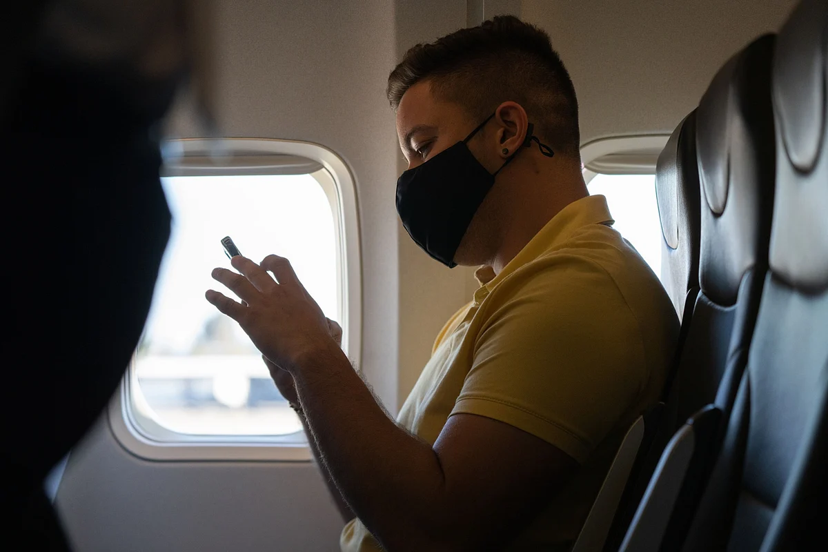 Airlines Amp Up Warnings on 5G Service, See Risk of Late Flights