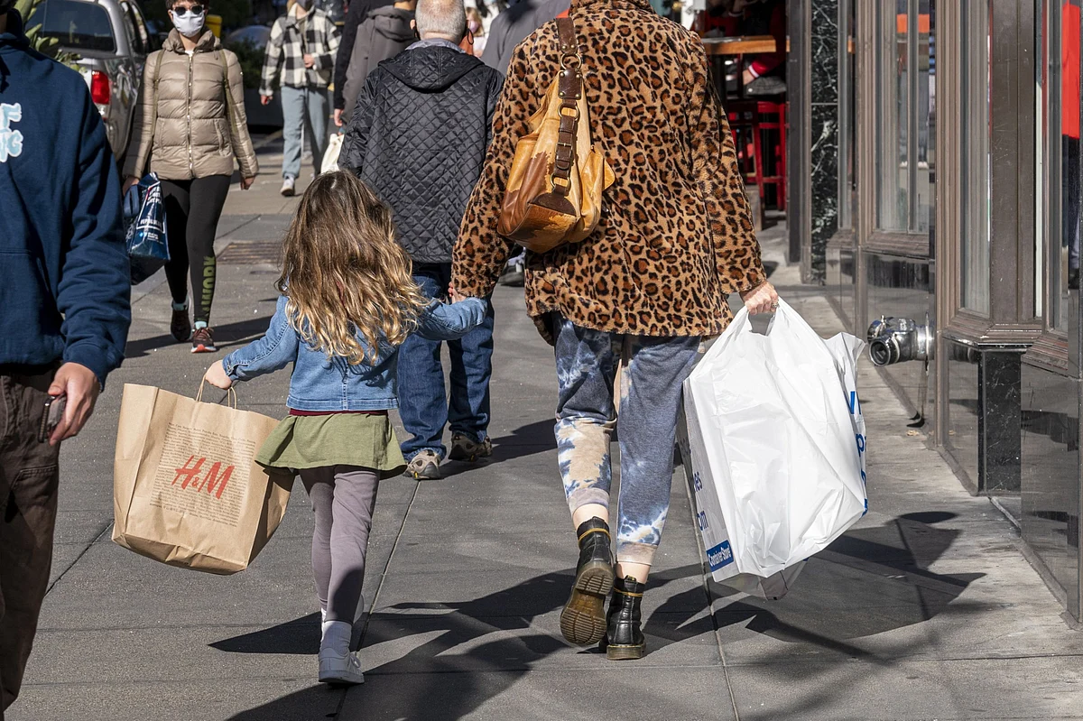U.S. Inflation Hits 39-Year High of 7%, Sets Stage for Fed Hike