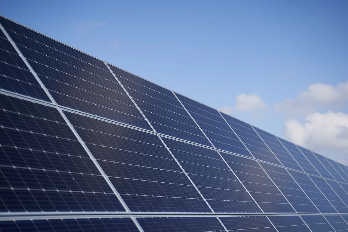 Biggest UAE Renewable Energy Firm Looks to Deals for Growth