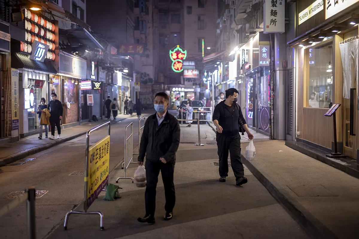 China in Mass Testing Blitz After Reporting First Community Spread of Omicron