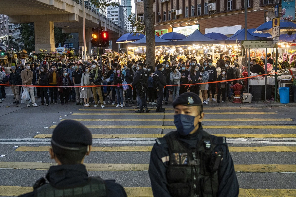 Hong Kong's Covid-Zero Strategy Is on the Brink of Collapse