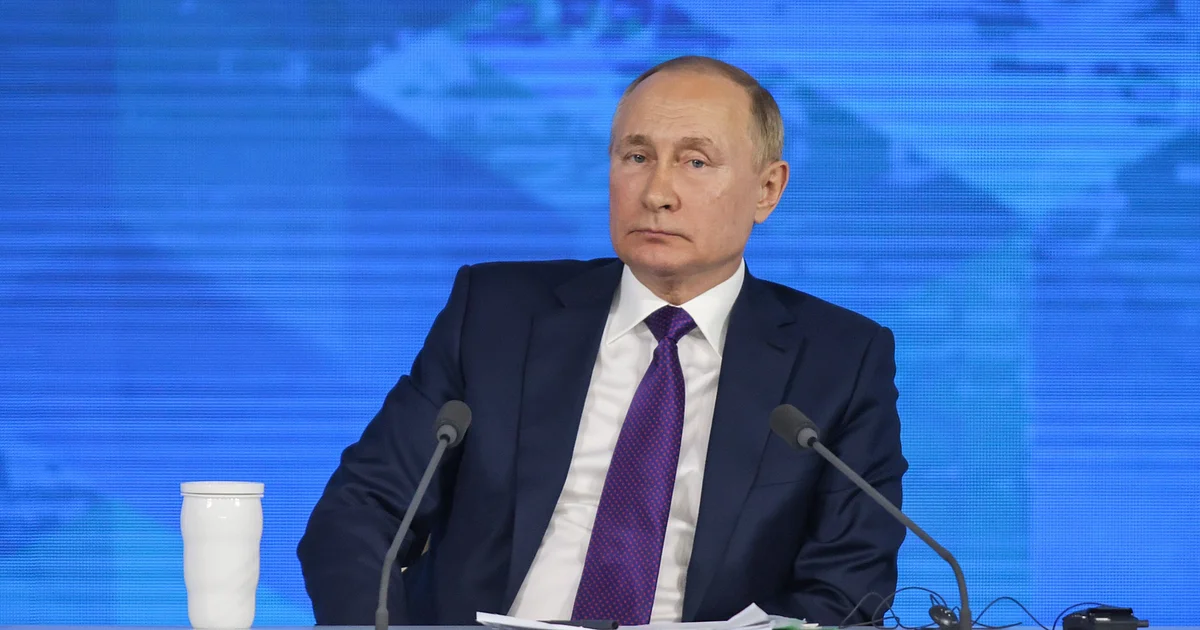 U.S. Sanctions Putin, Key Aides as Russian Forces Encircle Kyiv