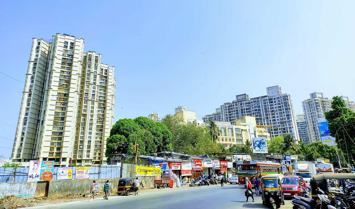<div class="paragraphs"><p>Mahavir Universe and Dreams Housing Complex in one frame. Every building in this picture has a solar installation. (Source: BloombergQuint)</p></div>