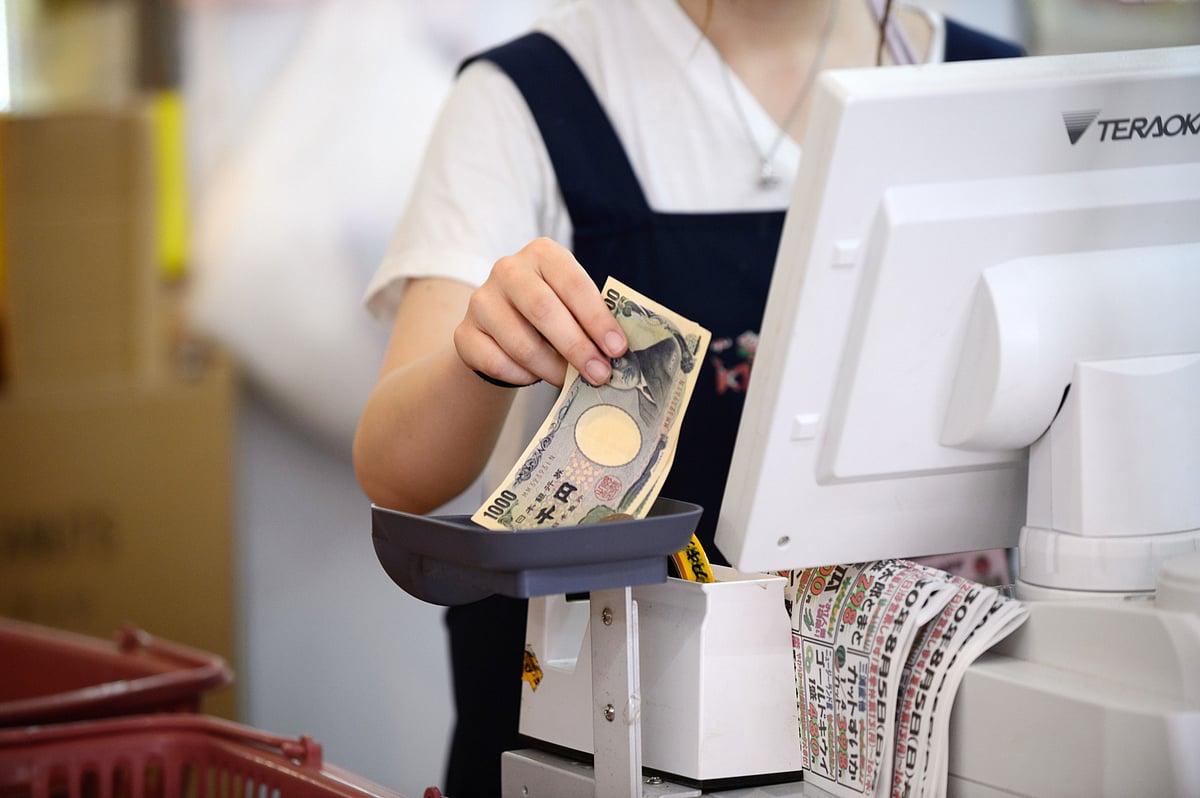 Tokyo's Yen Traders Zero in on Further Losses to 130 per Dollar - Vimarsana News