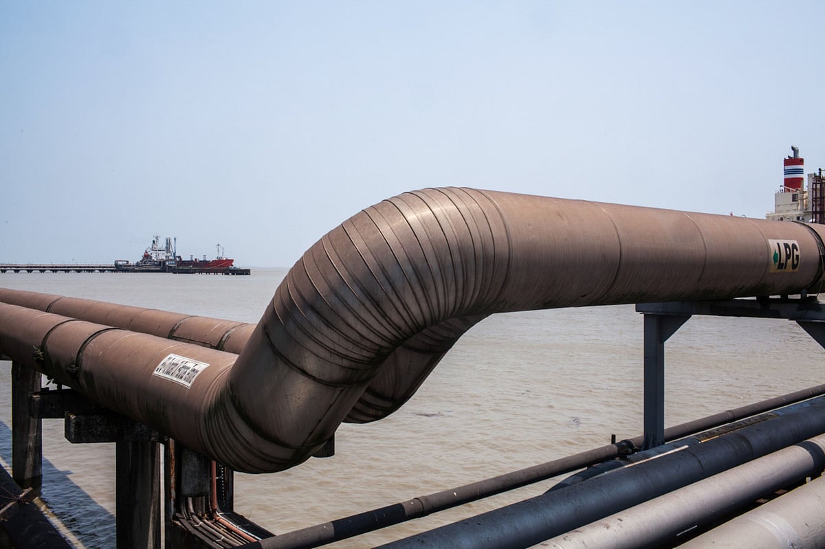 India Turns to Expensive Foreign Gas to Ease Its Power Crisis - Vimarsana News
