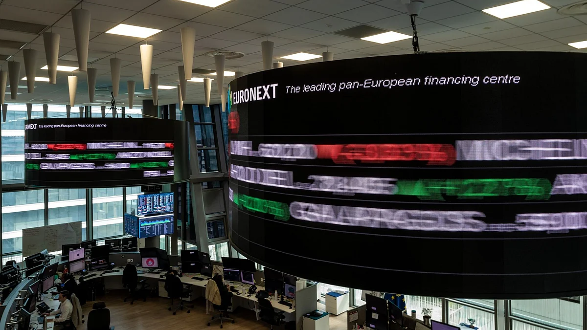 European Stocks Climb as Dip Buyers Return on China Optimism