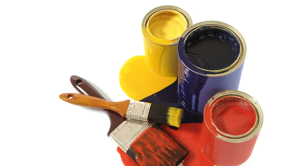 <div class="paragraphs"><p>Paint tin and brushes. (Source: David Franklin/ freepik)</p></div>