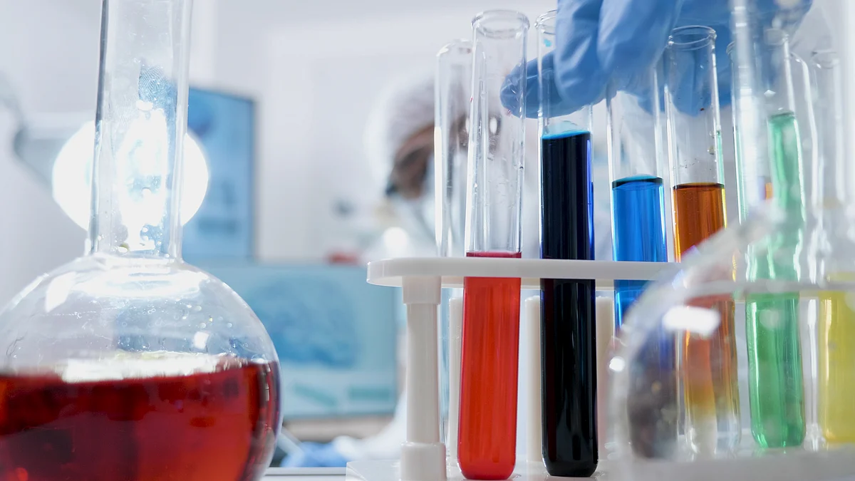 <div class="paragraphs"><p>Scientist analyzing liquid solution during an experiment in a lab. (Source: freepik)</p></div>