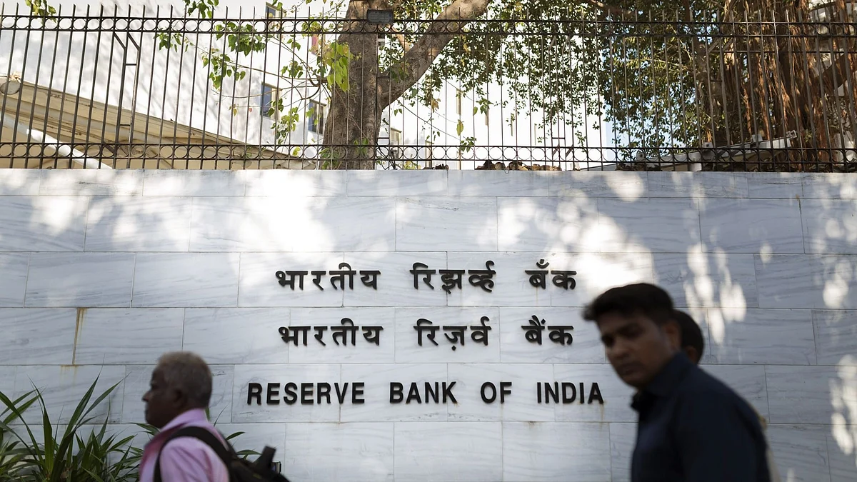 Pedestrians walk past the Reserve Bank of India (RBI) in Mumbai, India, on Tuesday, March 3, 2020. RBI Governor Shaktikanta Das said he's ready to act to shield the economy from the coronavirus and reiterated there's room to cut interest rates if needed. Photographer: Kanishka Sonthali/Bloomberg