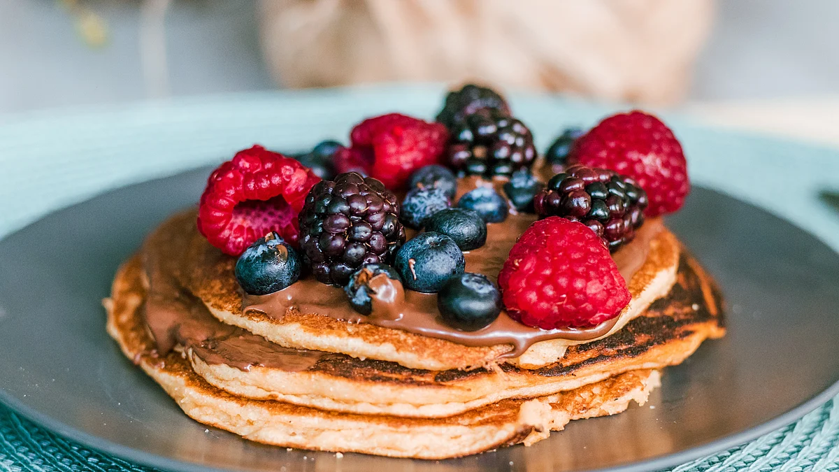 <div class="paragraphs"><p>Pancakes with raspberries and blueberries. (Photo: Fa Barboza/Unsplash)</p></div>