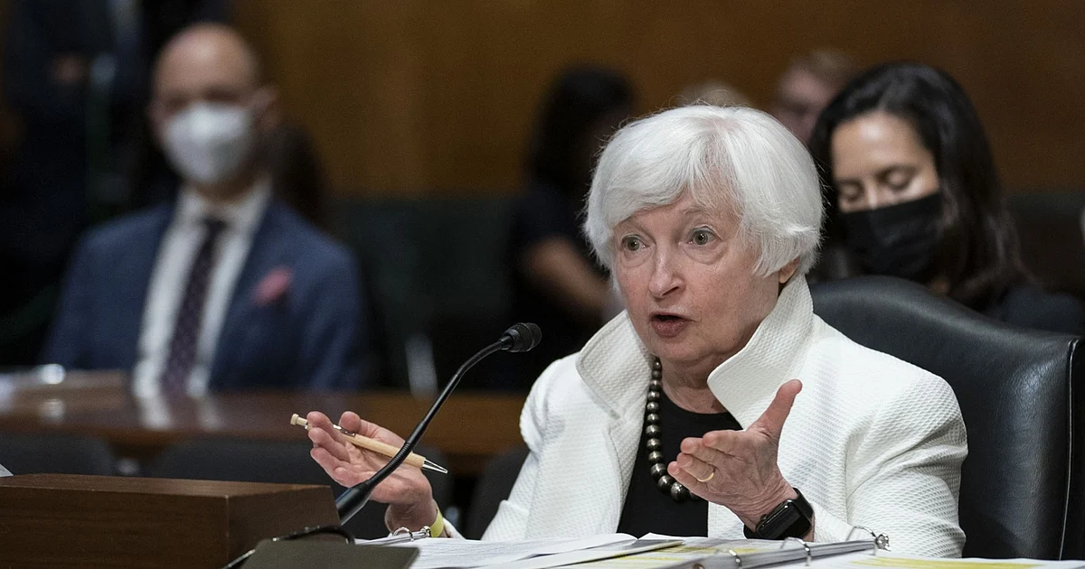 Yellen Says She ‘Misspoke’ In Downplaying Musk-Twitter Probe