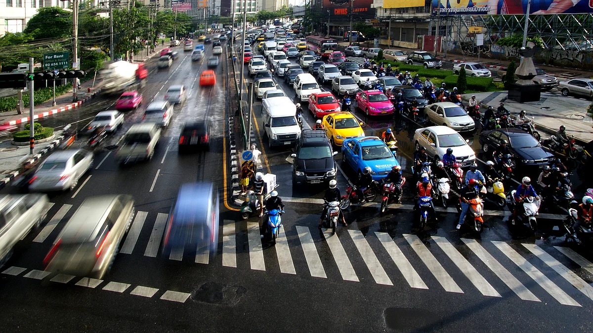 <div class="paragraphs"><p>Vehicles at a junction following the traffic signal. (Source: pxhere.com)</p></div>