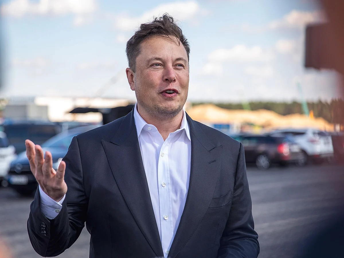 Elon Musk Tells Staff Twitter Should Allow ‘Pretty Outrageous’ Tweets