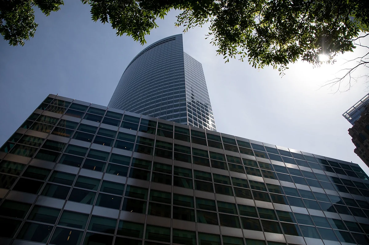 Goldman Sachs Plans To Slow Hiring, Bring Back Annual Performance Reviews
