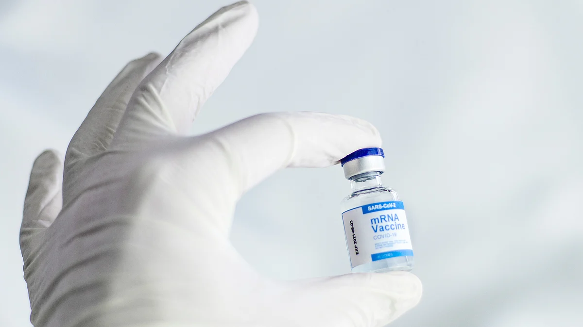 <div class="paragraphs"><p>A health worker holding a vial of Covid-19 vaccine. (Source: Spencer Davis/Unsplash)</p></div>