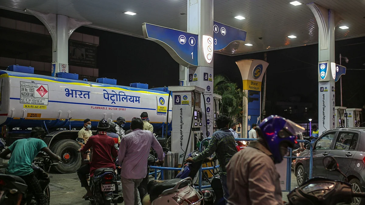 <div class="paragraphs"><p>Motorcyclists wait to refuel at a Bharat Petroleum Corp. gas station in Bengaluru, India. </p></div>