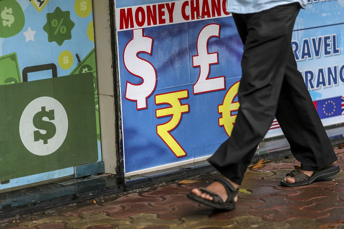 <div class="paragraphs"><p>A pedestrian walks past a currency exchange store in Mumbai, India, on Thursday, June 28, 2018. Photographer: Dhiraj Singh/Bloomberg</p></div>