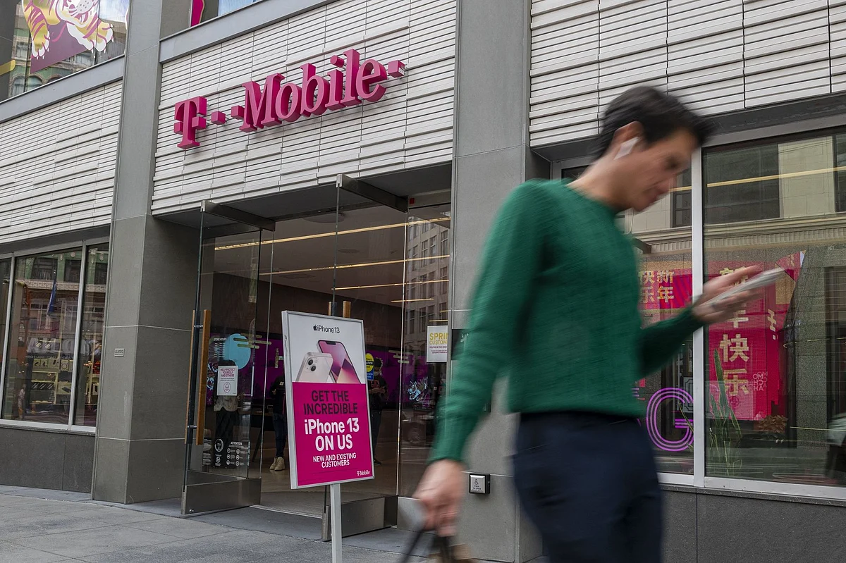 A T-Mobile store in San Francisco, California, U.S., on Monday Jan. 31, 2022. T-Mobile US Inc. is scheduled to release earnings figures on Feb. 2. Photographer: David Paul Morris/Bloomberg