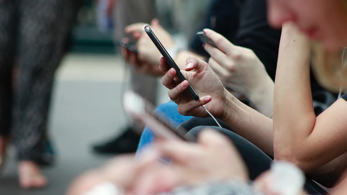 <div class="paragraphs"><p>Close view of people looking at their smart phones. (Photo: Robin Worrall /Unsplash)</p></div>