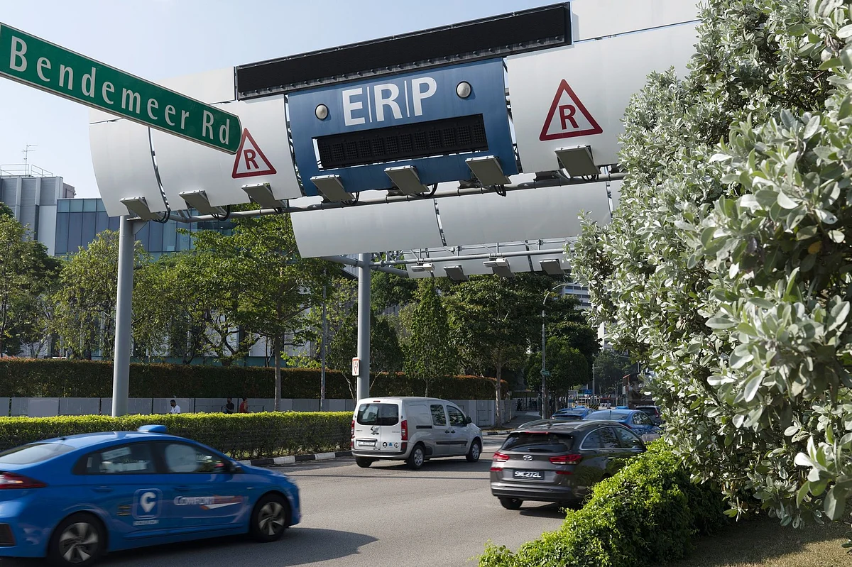 Vehicles travel through an electronic road pricing gantry in Singapore. Photographer: Wei Leng Tay/Bloomberg
