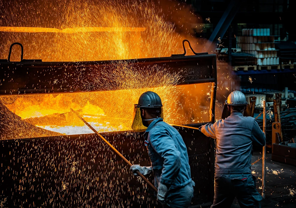 <div class="paragraphs"><p>Workers prepare to pour ductile iron casting molten iron into a mould at the Siempelkamp Giesserei foundry on April 21, 2022 in Krefeld, Germany. <em>(Photo by Sascha Schuermann/Getty Images) Photographer: Sascha Schuermann/Getty Images Europe</em></p></div>