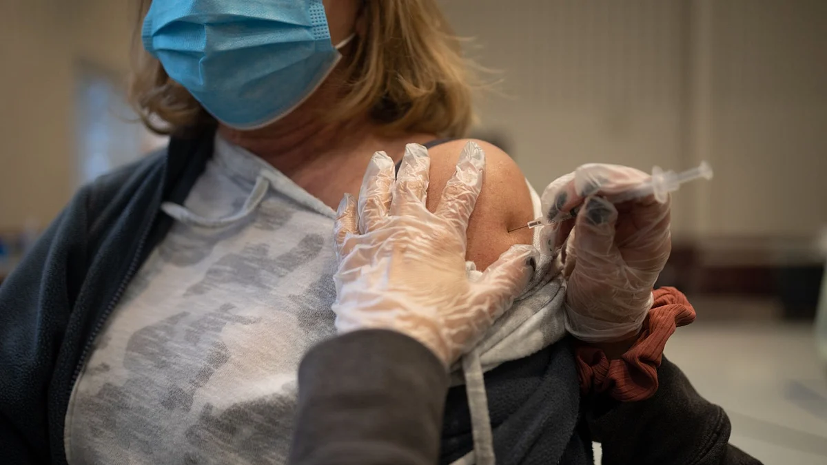 <div class="paragraphs"><p>A resident receives a Covid-19 booster shot at a vaccine clinic inside Trinity Evangelic Lutheran Church in Lansdale, Pennsylvania, U.S. (Photographer: Hannah Beier/Bloomberg)</p></div>