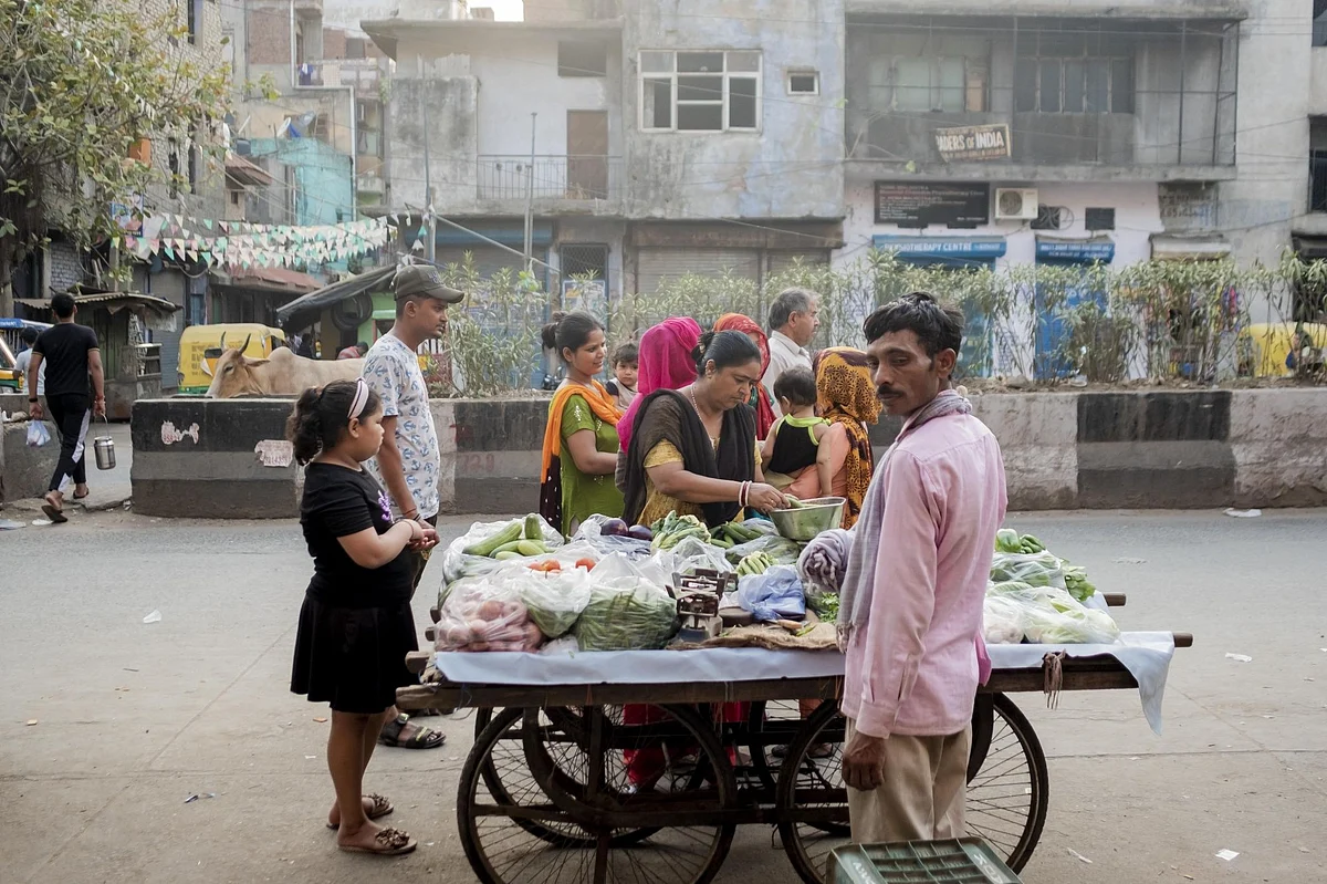 <div class="paragraphs"><p>A vendor sells vegetables in New Delhi, India. (Photographer: Kanishka Sonthalia/Bloomberg)</p></div>