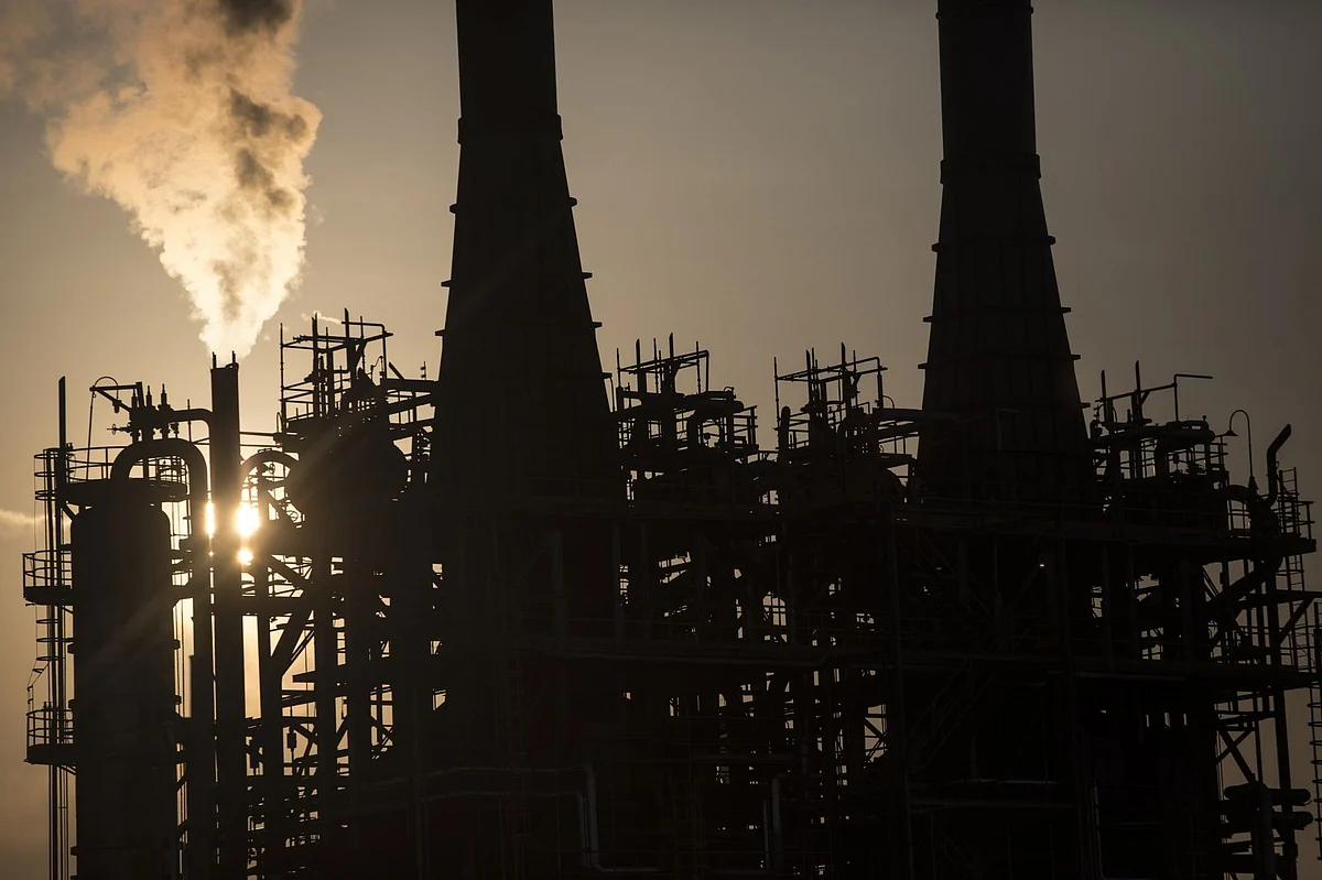 Oil Posts Biggest Weekly Loss Since April On Demand Concerns
