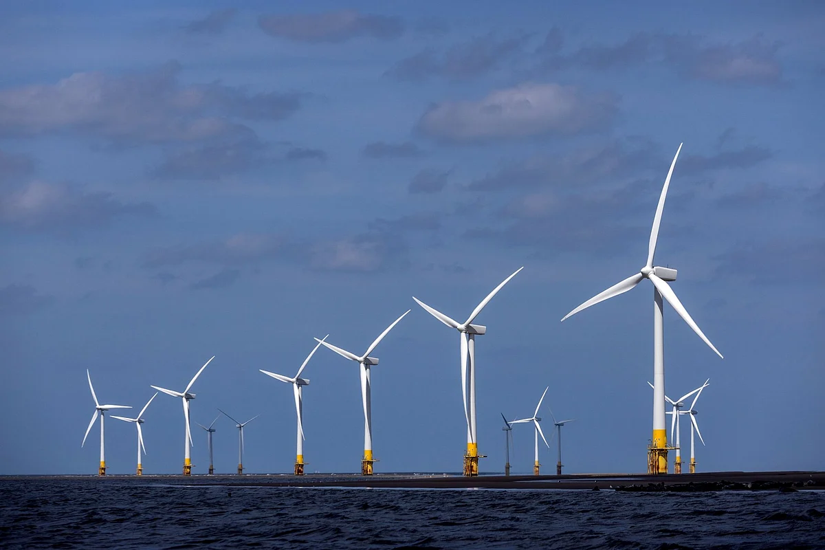 <div class="paragraphs"><p>Offshore wind turbines at the Scroby Sands Wind Farm, operated by E.ON SE, near Great Yarmouth, UK,</p></div>