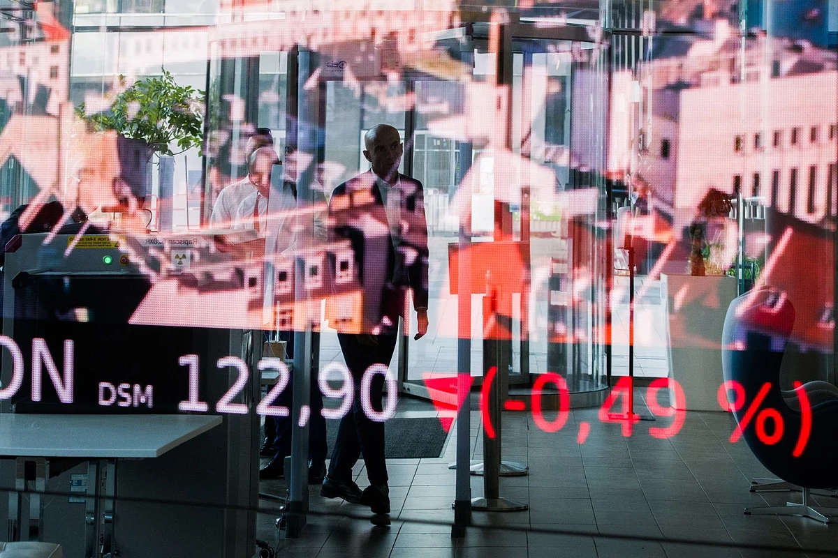 <div class="paragraphs"><p>Stock price information displayed in the lobby of the Euronext NV stock exchange in Paris, France. (Photographer: Nathan Laine/Bloomberg)</p></div>
