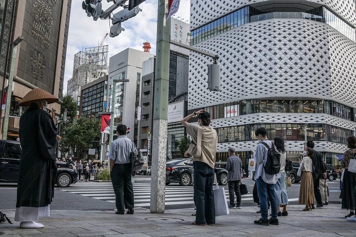 Pedestrians wait at an intersection in Tokyo, Japan, on Saturday, Sept. 16, 2022. Japan is scheduled to release consumer price index on Sept. 20. Photographer: James Whitlow Delano/Bloomberg