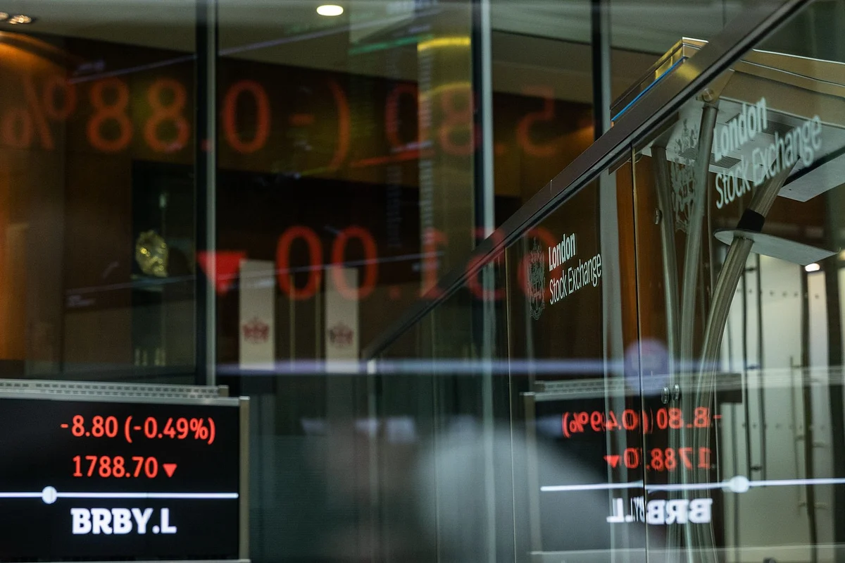 <div class="paragraphs"><p>A FTSE share index board in the atrium of the London Stock Exchange Group Plc's offices in London, UK, on Friday, Aug. 12, 2022. (Photographer: Jose Sarmento Matos/Bloomberg)</p></div>