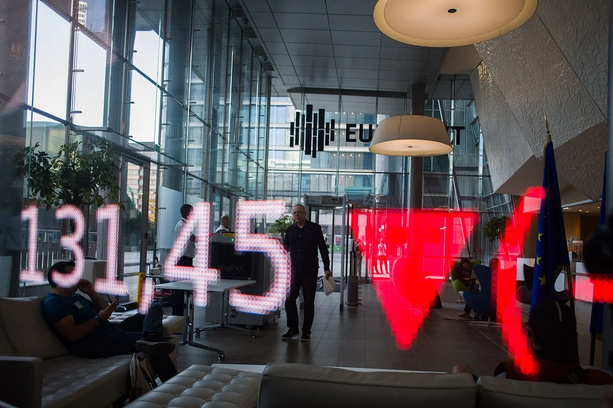 <div class="paragraphs"><p>European stocks are close to wiping out their summer gains as traders grow concerned about rising interest rates and the potential of a major economic downturn. (Photographer: Nathan Laine/Bloomberg)</p></div>