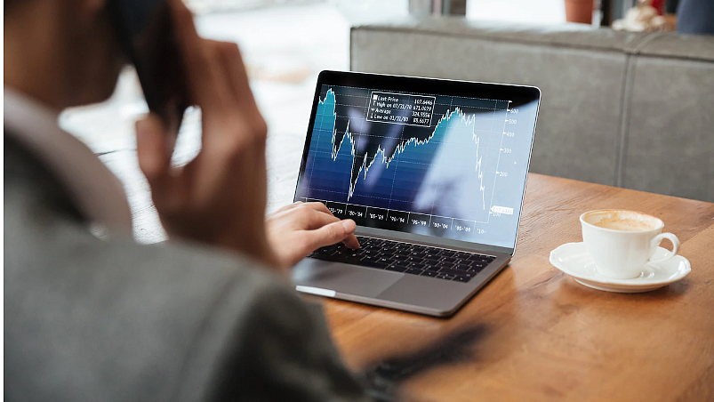 <div class="paragraphs"><p>A trader looking at financial data while talking on phone. (Source: freepik)</p></div>