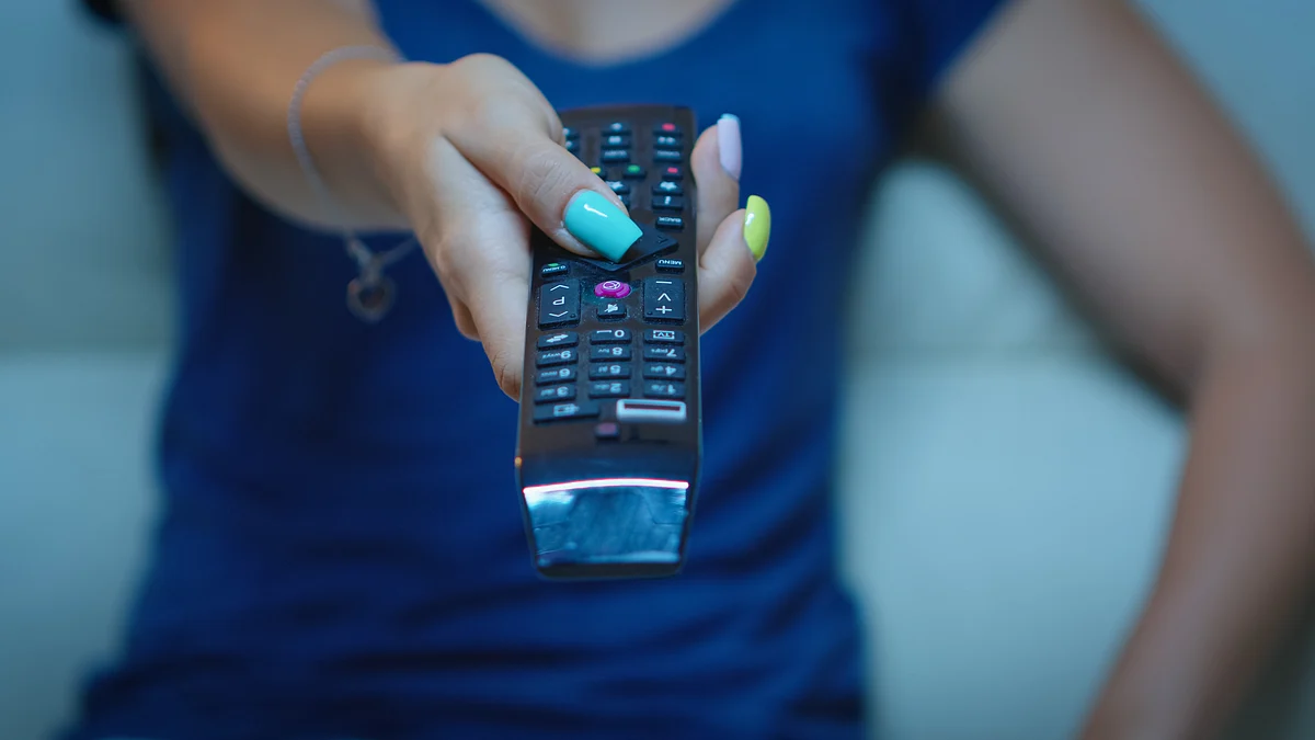 <div class="paragraphs"><p>Close view of a woman holding remote control. (Source: freepik)</p></div>